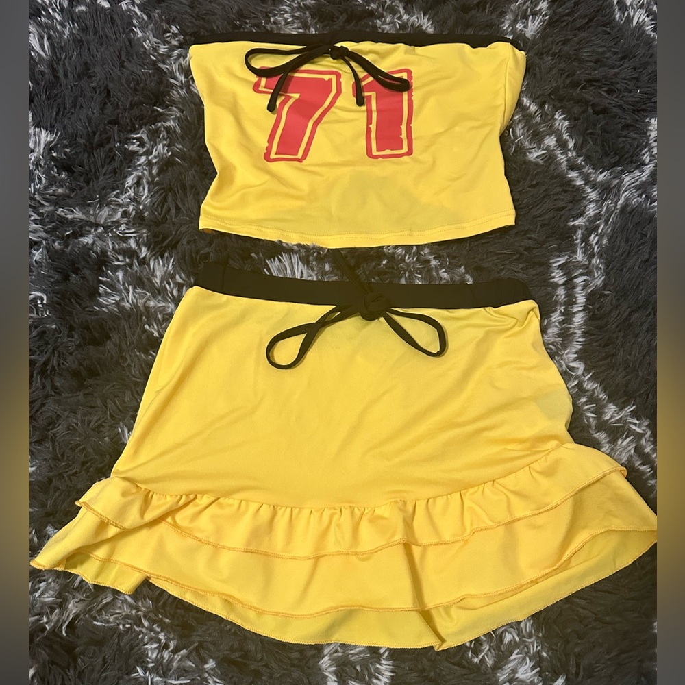 Tube Top & Ruffled Mini Skirt Set - Picture 2 of 4